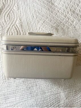 VINTAGE 1960's Samsonite Cream Tan Cosmetic BagTrain